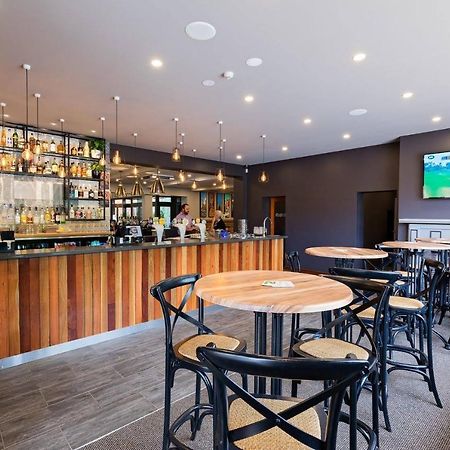 The George Hotel Bathurst Bagian luar foto