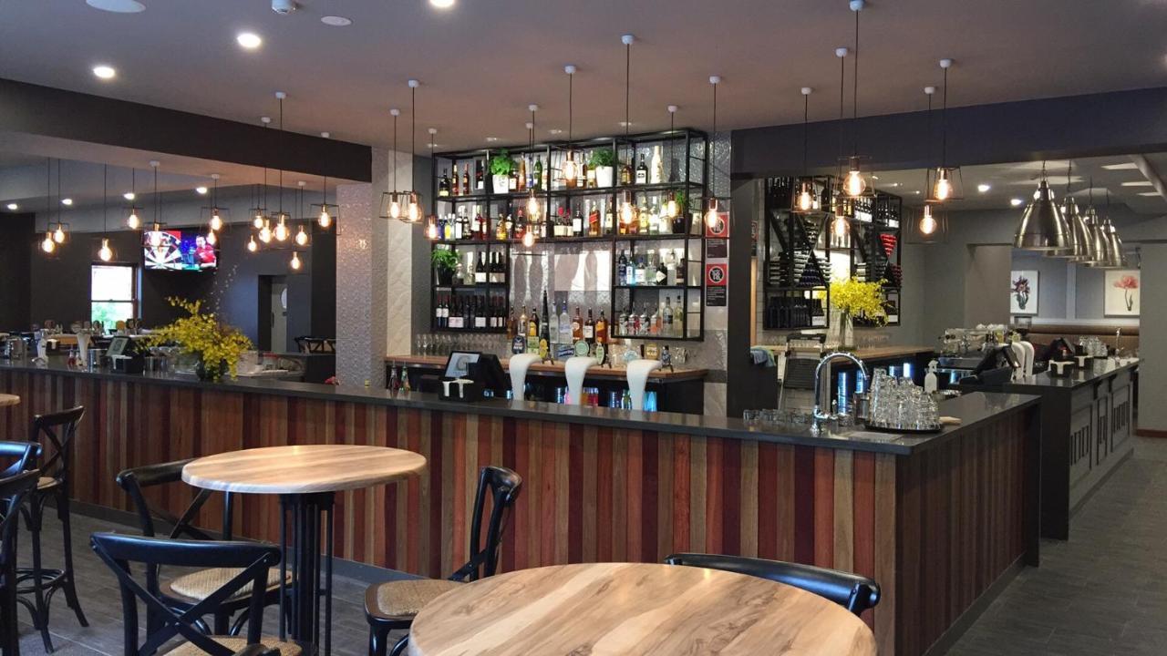 The George Hotel Bathurst Bagian luar foto